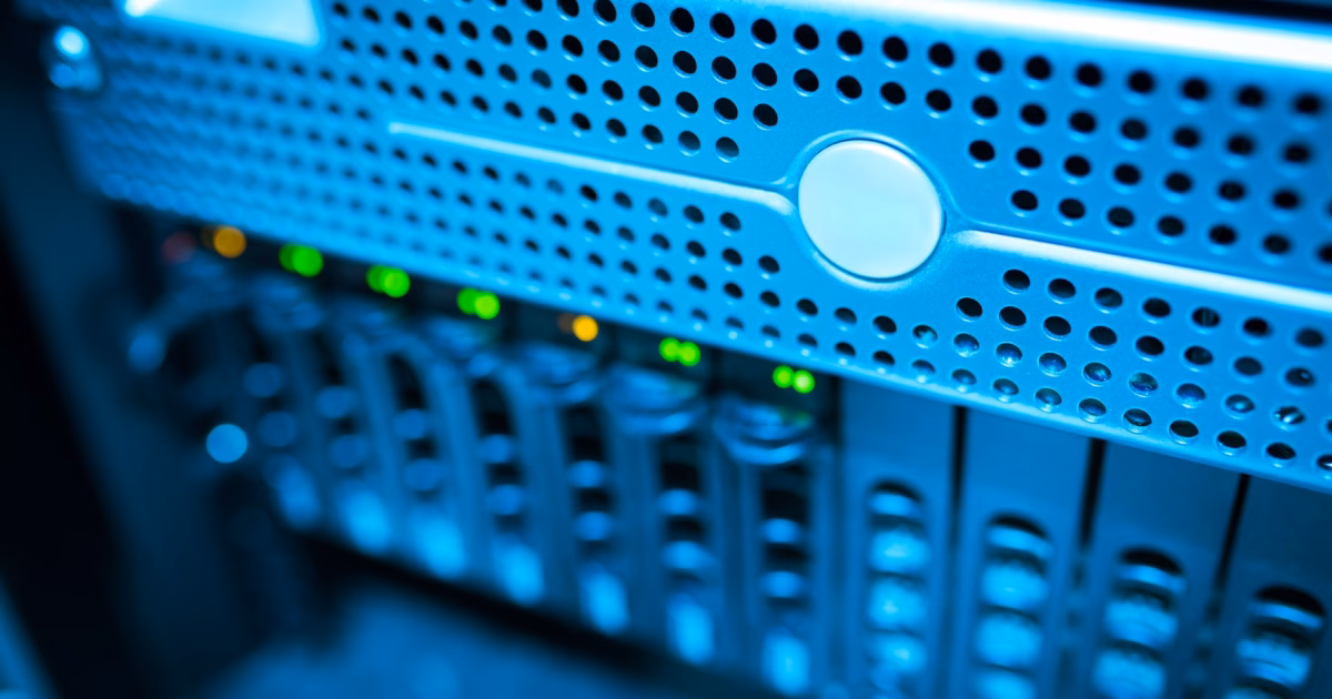 Llama e la sovranità tecnologica nell'era dell'IA open-source — secure data server room with modern blue led lights