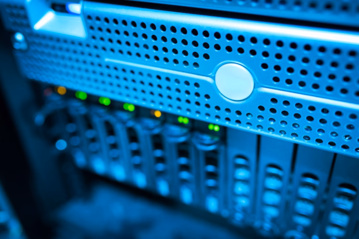 Llama e la sovranità tecnologica nell'era dell'IA open-source — secure data server room with modern blue led lights