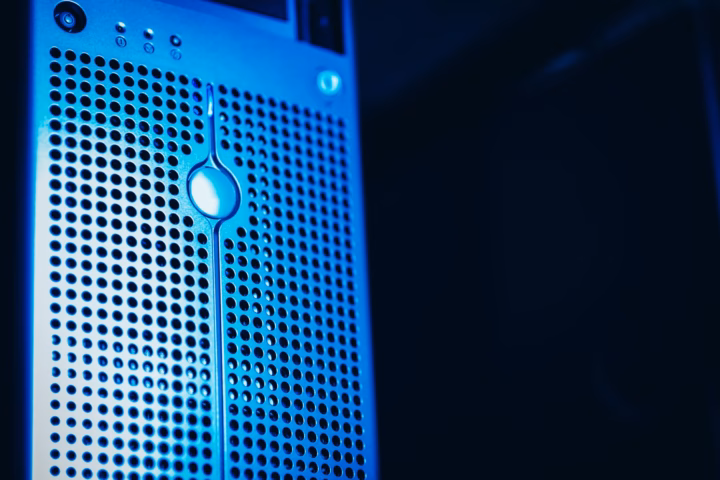 Anthropic e la via della sicurezza per l'IA enterprise — modern server room datacenter artificial intelligence infrastructure