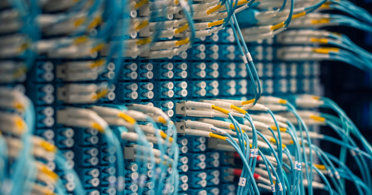 AI Futures: la nuova mappa del potere secondo OpenAI — global technology governance server room abstract network connectivity