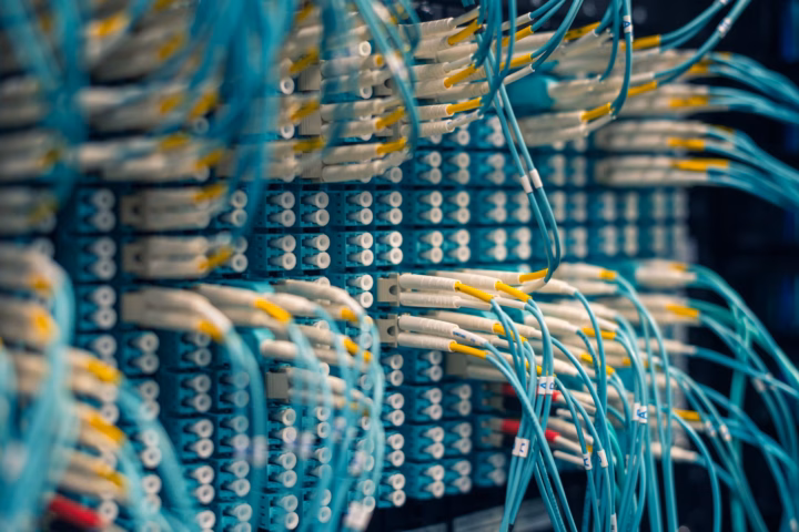 AI Futures: la nuova mappa del potere secondo OpenAI — global technology governance server room abstract network connectivity