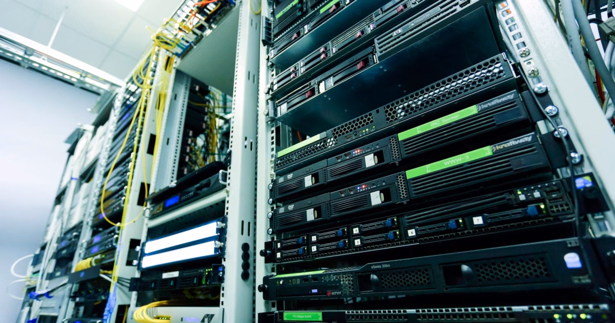 Come implementare l'IA generativa in azienda con il GDPR — data classification security server room