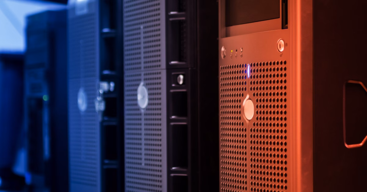 Oltre i Transformer: l'efficienza delle Liquid Neural Networks — server room infrastructure energy efficiency