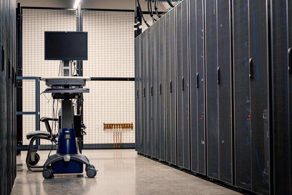 Qwen e i modelli open-source di Alibaba per l'enterprise — datacenter server rack private cloud infrastructure